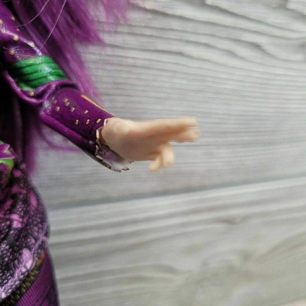Disney Descendants Mal Doll Purple Isle of‎ the Lost Fashion Toy